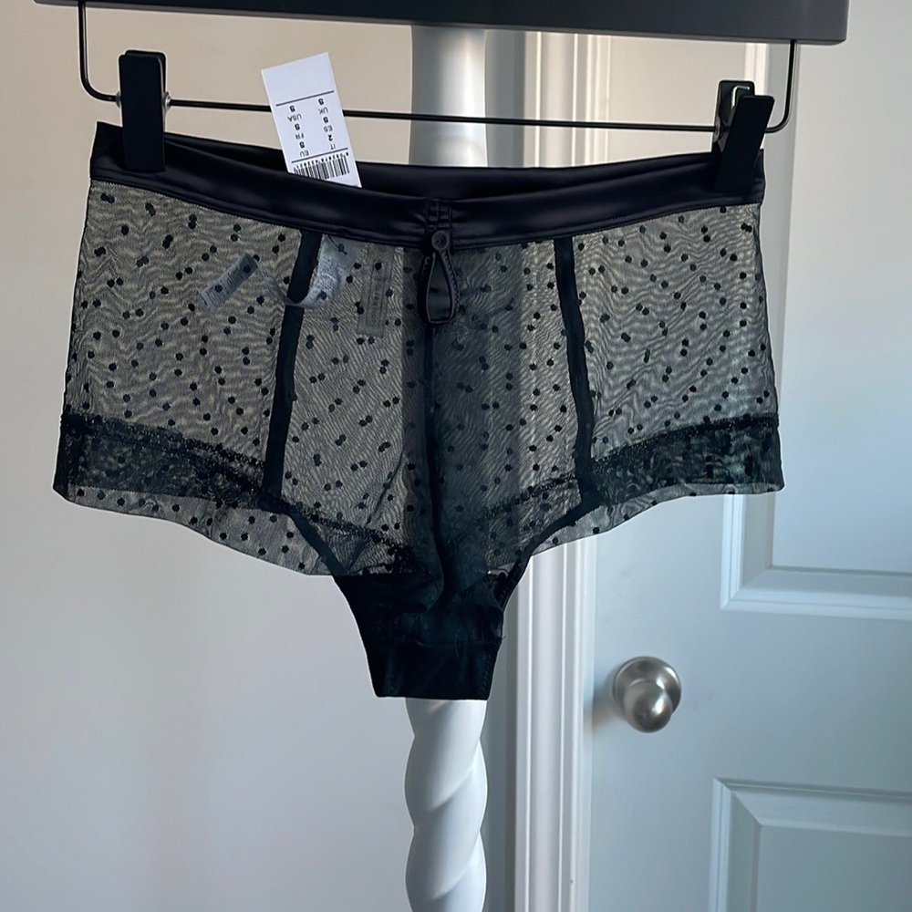 Brand:Intimissimi,Size:Small,Color:Black,New with tag.final price.